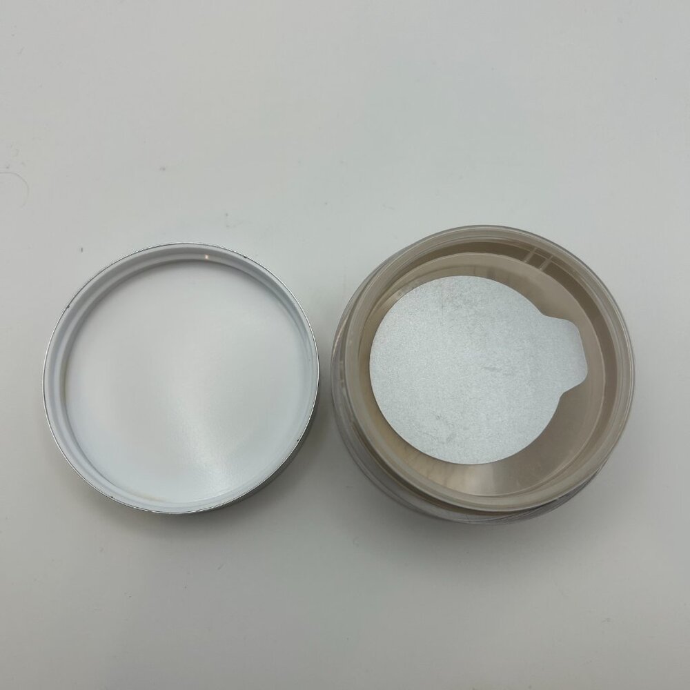 New in Box! Clinique Blended Face Powder ~20 Invisible Blend ~1.2 oz / 35g - Picture 6 of 6